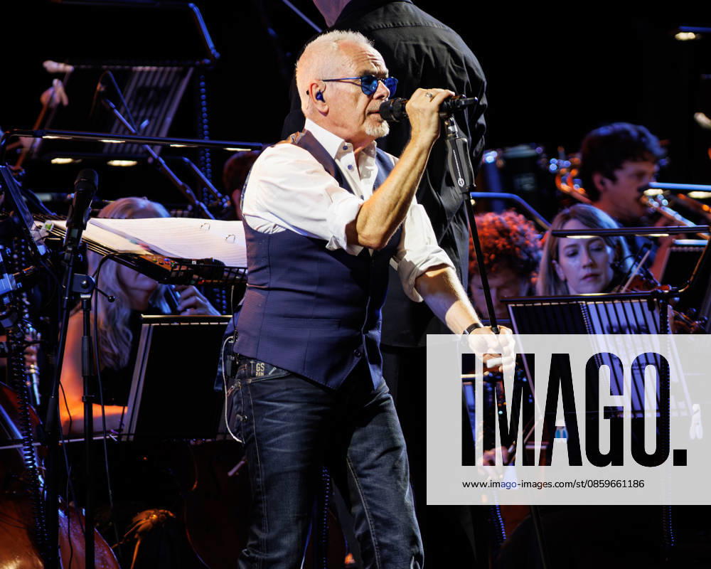Nik Kershaw performing live at the 80s Classical Show at the Hampton Court Palace Festival, London, UK on 20th June 2026 Nik Kershaw performing live at the 80s Classical Show at the Hampton Court Palace Festival, London, UK on 20th June 2026, Credit:Manuela Langotsch Avalon United Kingdom, London, Hampton Court Palace Festival