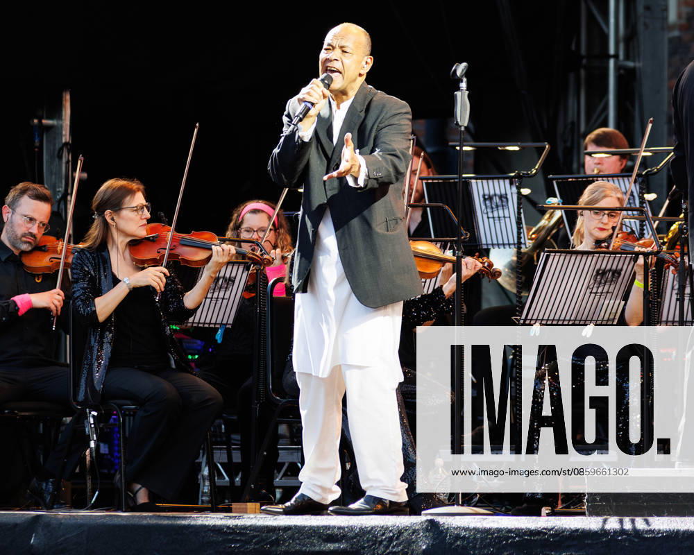 Roland Gift of Fine Young Cannibals performing live at the 80s Classical Show at the Hampton Court Palace Festival, London, UK on 20th June 2026 Roland Gift of Fine Young Cannibals performing live at the 80s Classical Show at the Hampton Court Palace Festival, London, UK on 20th June 2026, Credit:Manuela Langotsch Avalon United Kingdom, London, Hampton Court Palace Festival