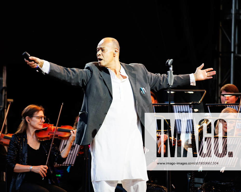 Roland Gift of Fine Young Cannibals performing live at the 80s Classical Show at the Hampton Court Palace Festival, London, UK on 20th June 2026 Roland Gift of Fine Young Cannibals performing live at the 80s Classical Show at the Hampton Court Palace Festival, London, UK on 20th June 2026, Credit:Manuela Langotsch Avalon United Kingdom, London, Hampton Court Palace Festival