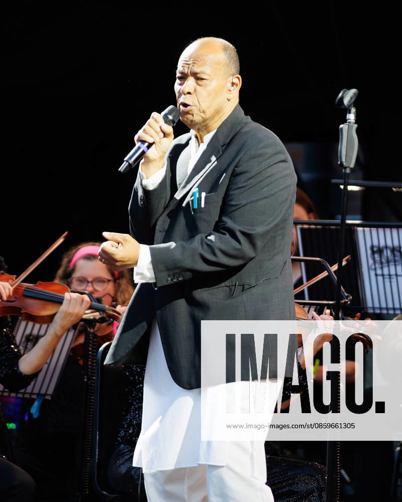 Roland Gift of Fine Young Cannibals performing live at the 80s Classical Show at the Hampton Court Palace Festival, London, UK on 20th June 2026 Roland Gift of Fine Young Cannibals performing live at the 80s Classical Show at the Hampton Court Palace Festival, London, UK on 20th June 2026, Credit:Manuela Langotsch Avalon United Kingdom, London, Hampton Court Palace Festival