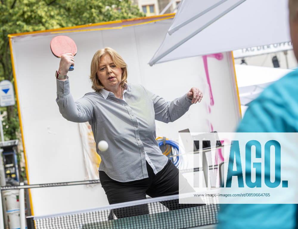 Bärbel Bas (EUR), Germany, Berlin, June 21, 2026 Bärbel Bas (SPD), Federal Minister of Labor and Social Affairs, at the Open House at the Federal Ministry of Labor and Social Affairs (BMAS) Have Your Say with Bas in the Citizens’ Dialogue,detected_source_language
