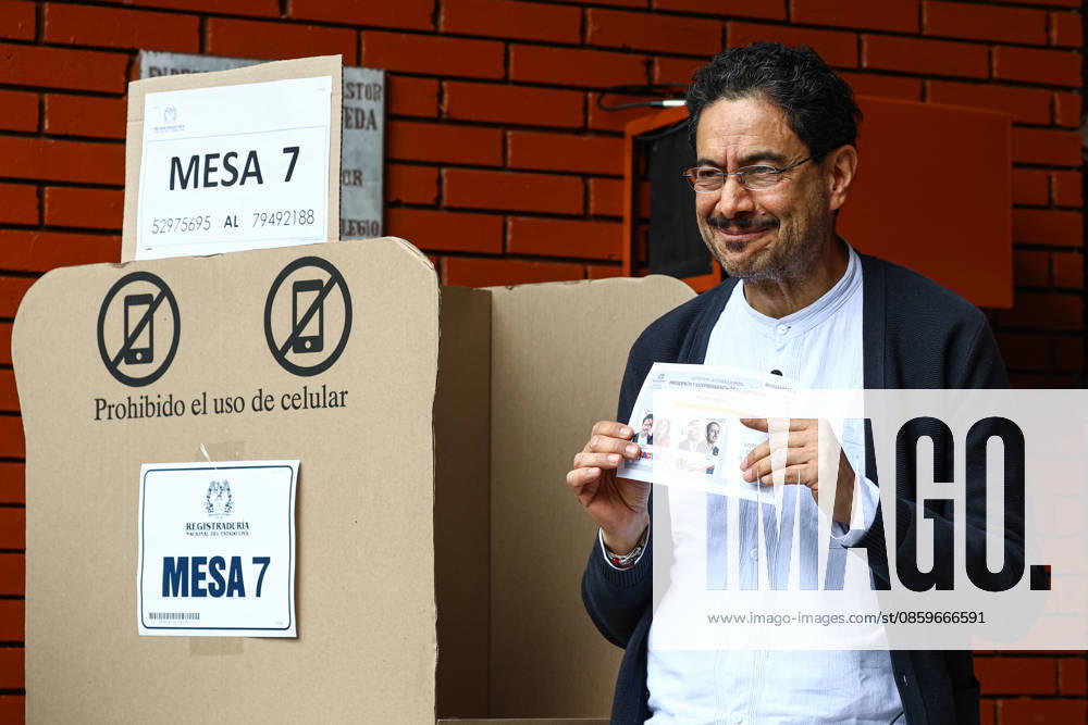 Candidate Ivan Cepeda casts his vote in Bogota BOGOTA, COLOMBIA - JUNE 21: Presidential candidate Ivan Cepeda, of the Historic Pact party, casts his vote in the presidential elections held in Bogota, Colombia, on Sunday, June 21, 2026. Lucas Aguayo Araos Anadolu Bogota Colombia. Editorial use only. Please get in touch for any other usage.
