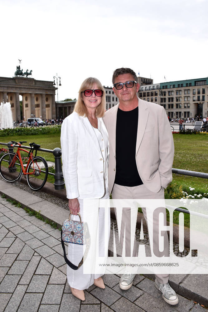 Hans Sigl and his wife Susanne Kemmler attend the Felix Burda Award ceremony on June 21, 2026, at the Axika in Berlin, Germany. Felix Burda Award in Berlin,detected_source_language