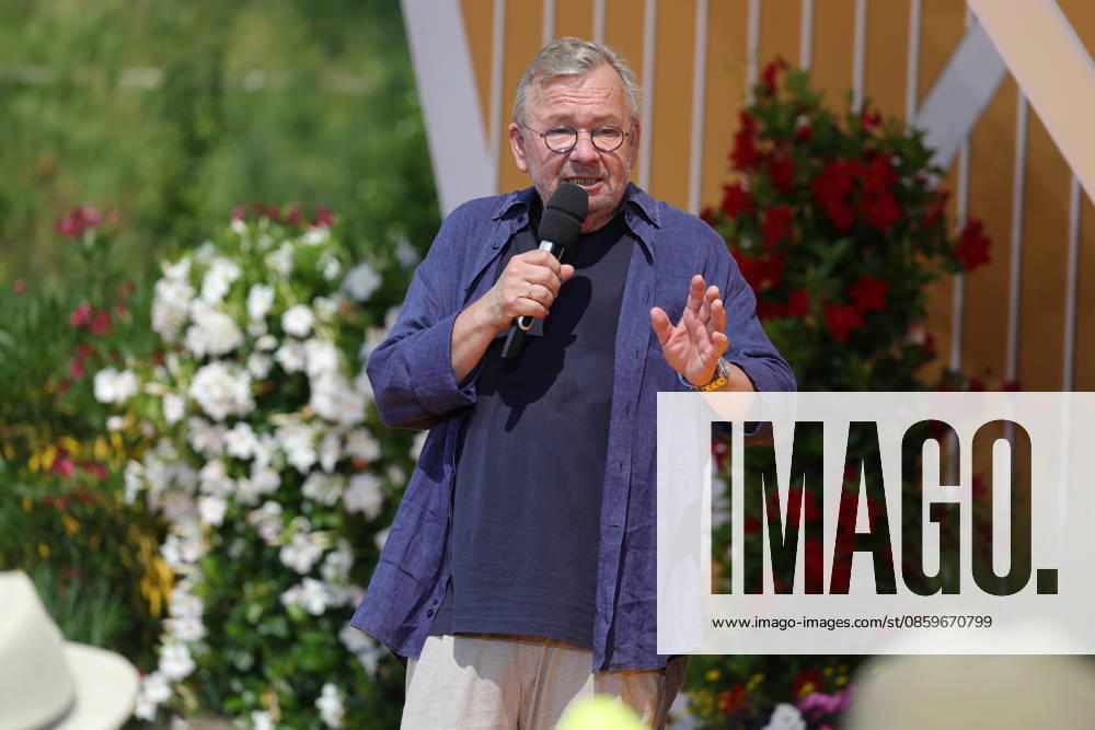 Immer wieder sonntags 2026 04 Bernd Stelter ARD Entertainment Show Immer wieder sonntags TV recording and live broadcast on June 21, 2026, from Rulantica Water Park, Rust, Baden-Württemberg, Germany,detected_source_language