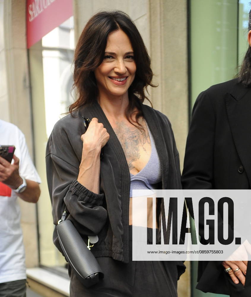 IPA85946279 - MILAN—ASIA ARGENTO ATTENDS THE ARMANI FASHION SHOW