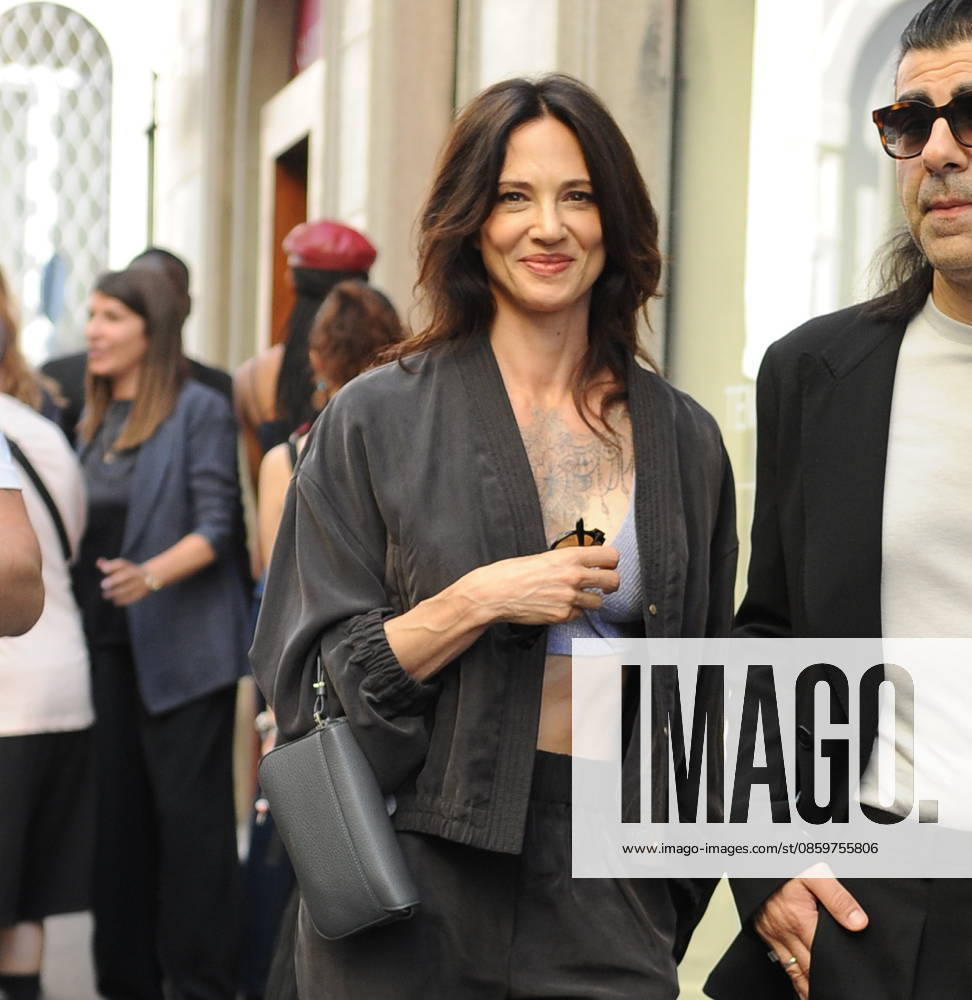 IPA85946281 - MILAN—ASIA ARGENTO ATTENDS THE ARMANI FASHION SHOW