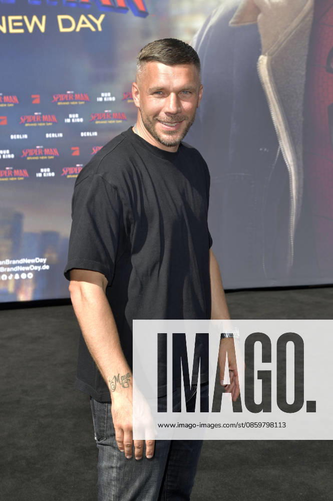 Lukas Podolski at the fan event for the movie Spider-Man Foto:xM.xBehrensx xFuturexImagex spiderman_berlin_6684