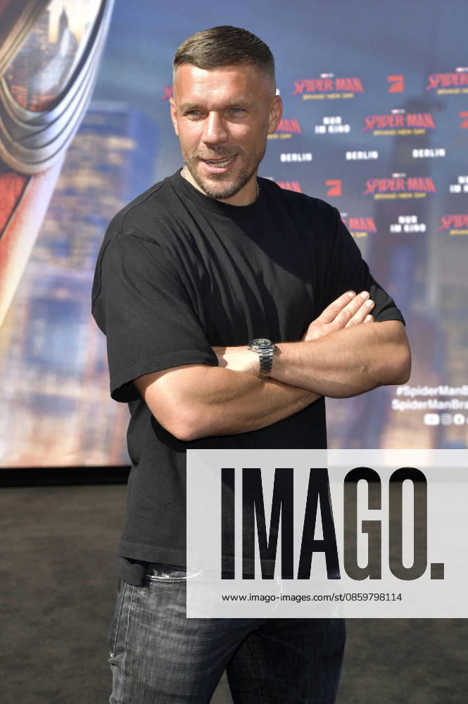 Lukas Podolski at the fan event for the movie Spider-Man Foto:xM.xBehrensx xFuturexImagex spiderman_berlin_6685