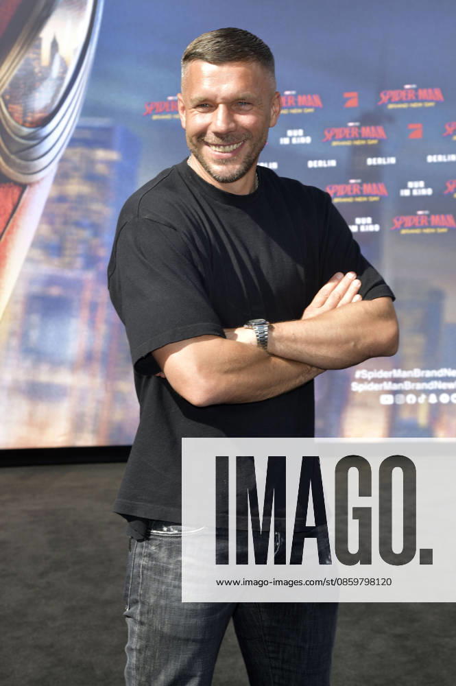 Lukas Podolski at the fan event for the movie Spider-Man Foto:xM.xBehrensx xFuturexImagex spiderman_berlin_6686