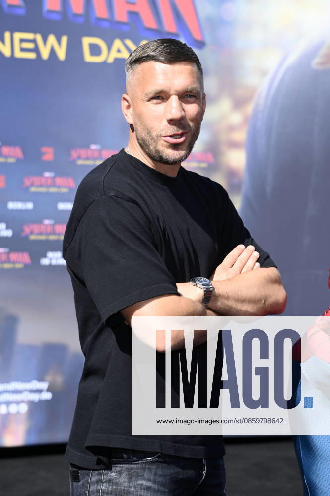 Lukas Podolski at the fan event for the movie Spider-Man Foto:xN.xKubelkax xFuturexImagex spiderman_berlin_6724