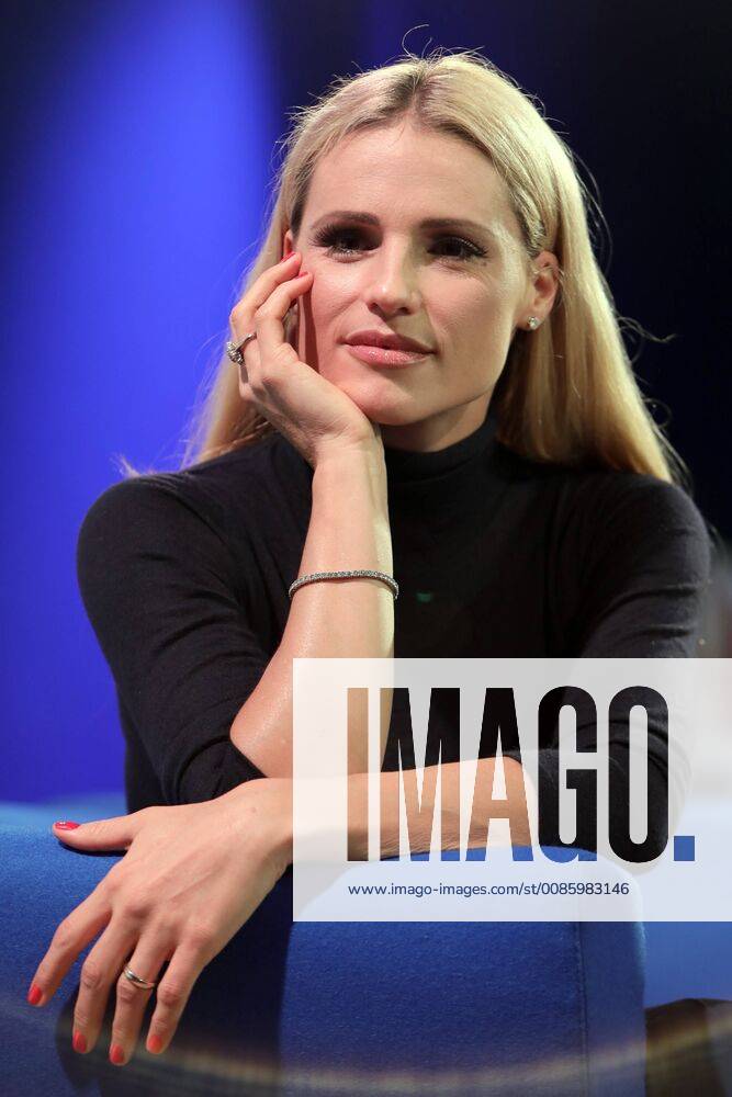 Frankfurt DEU Frankfurt Book Fair Michelle Hunziker Presenter and author in an interview on the Blue Sofa