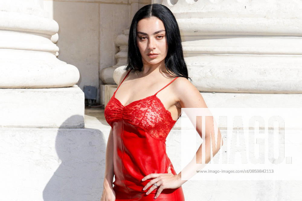 Charli XCX arrives at the second Saint Laurent Ready-to-Wear Men’s Spring Summer 2027 fashion show during Paris Fashion Week at the Bourse de Commerce Pinault Collection in Paris, France, on June 23, 2026. Olivier Borde, Bestimage. Celebrities await the Saint Laurent Men’s Spring Summer 2027 show as part of Paris Fashion Week on June 23, 2026, in Paris, France. Paris, France,detected_source_language