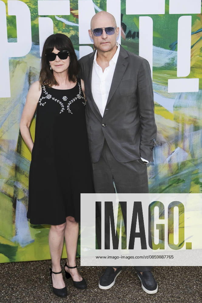Liza Marshall with her husband Mark Strong at the Serpentine Gallery Summer Party 2026 at the Serpentine Gallery in London, June 23, 2026,detected_source_language Foto:xJ.xEdwardsx xFuturexImagex serpentine_6656