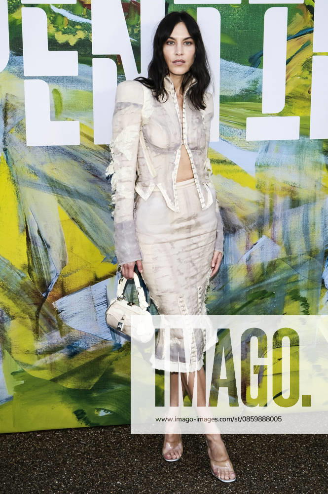 Alexa Chung at the Serpentine Gallery Summer Party 2026 at the Serpentine Gallery in London, June 23, 2026,detected_source_language Foto:xJ.xEdwardsx xFuturexImagex serpentine_6696