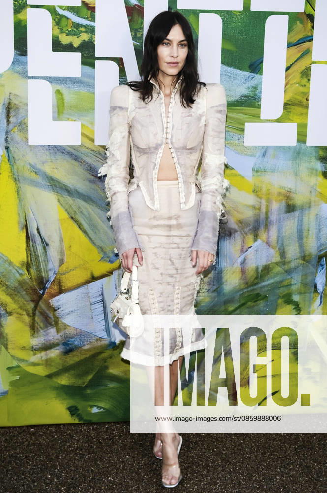 Alexa Chung at the Serpentine Gallery Summer Party 2026 at the Serpentine Gallery in London, June 23, 2026,detected_source_language Foto:xJ.xEdwardsx xFuturexImagex serpentine_6697