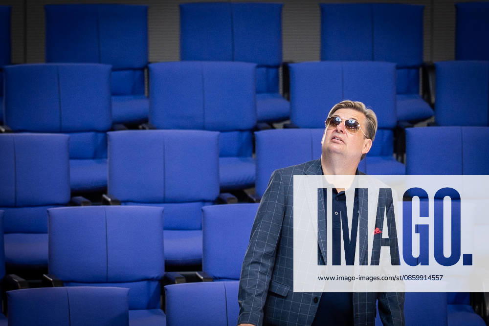 AfD Member of Parliament Maximilian Krah wearing sunglasses in the German Bundestag; 85th session of the German Bundestag; Question Time with the government; Chancellor, Berlin, Berlin, Germany, German Bundestag,detected_source_language