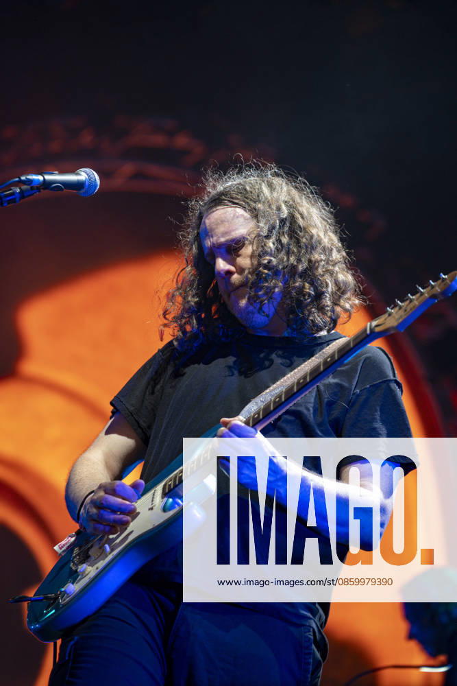 David Domminney Fowler du groupe The Australian Pink Floyd Show se produit sur la scene du festival Printemps de Pérouges au château de Saint-Maurice-de-Rémens (01 - France-) le 24 06 2026. Photo Sandrine Thesillat PsNewZ
