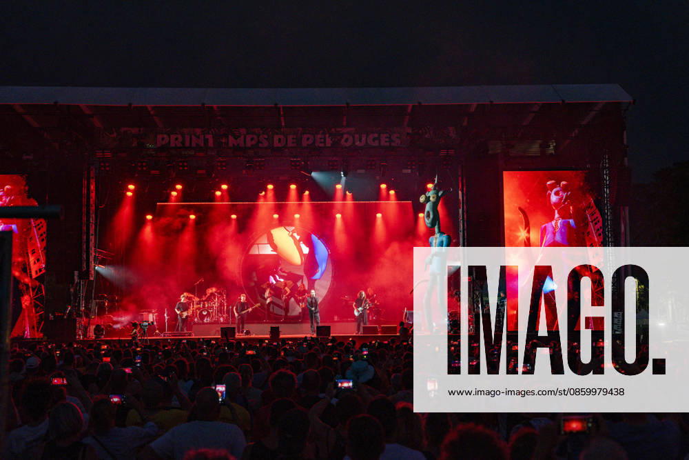 Luc Ledy-Lepine, Paul Bonney, Ricky Howard, Chris Barnes, Lorelei McBroom, Alex Francois, Emily Lynn, Lara Smiles du groupe The Australian Pink Floyd Show se produisent sur la scene du festival Printemps de Pérouges au château de Saint-Maurice-de-Rémens (01 - France-) le 24 06 2026. Photo Sandrine Thesillat PsNewZ