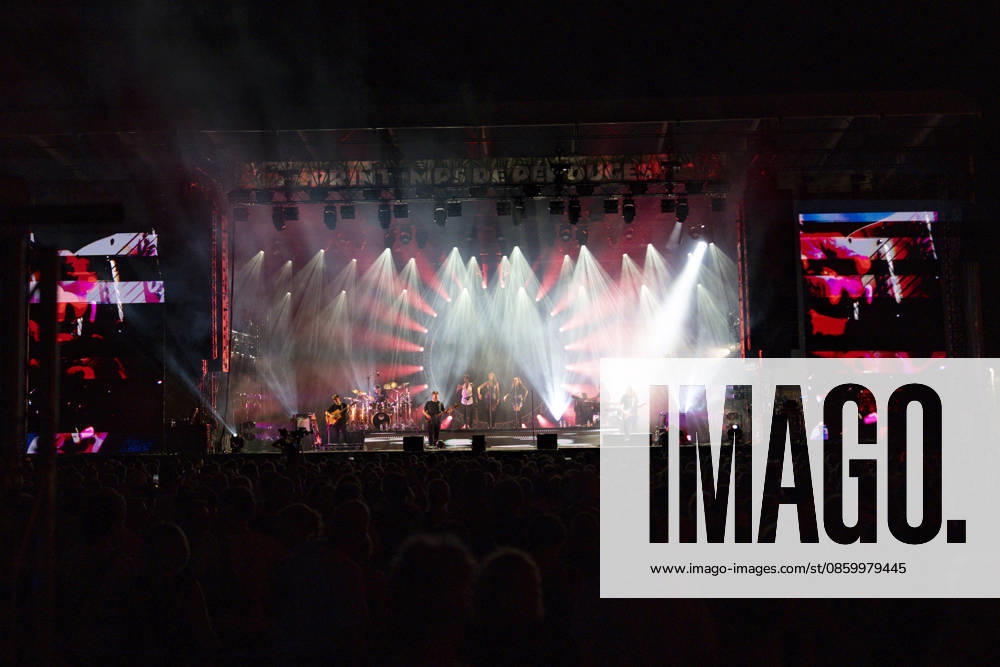 Luc Ledy-Lepine, Paul Bonney, Ricky Howard, Chris Barnes, Lorelei McBroom, Alex Francois, Emily Lynn, Lara Smiles du groupe The Australian Pink Floyd Show se produisent sur la scene du festival Printemps de Pérouges au château de Saint-Maurice-de-Rémens (01 - France-) le 24 06 2026. Photo Sandrine Thesillat PsNewZ