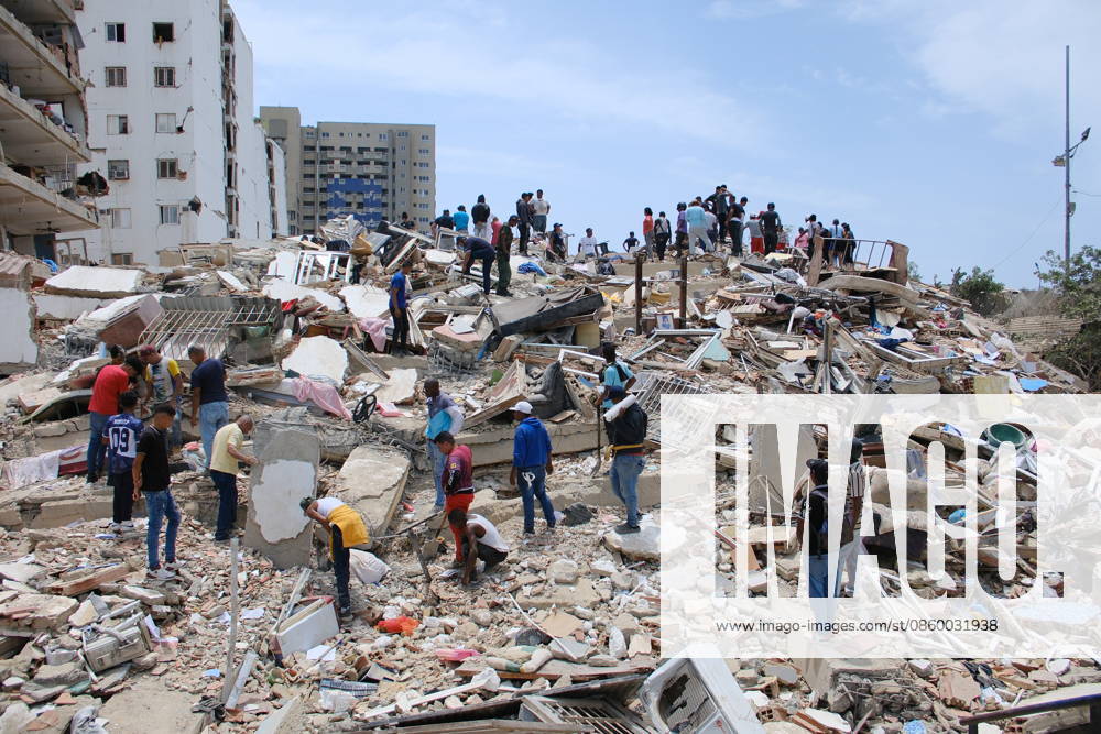 Aftermath of an earthquake in Caracas CARACAS - VENEZUELA - JUNE 25: Teams conduct debris removal work on a collapsed building after an earthquake in Caracas, Venezuela, on June 25, 2026. Diko Betancourt Anadolu Caracas Venezuela. Editorial use only. Please get in touch for any other usage.