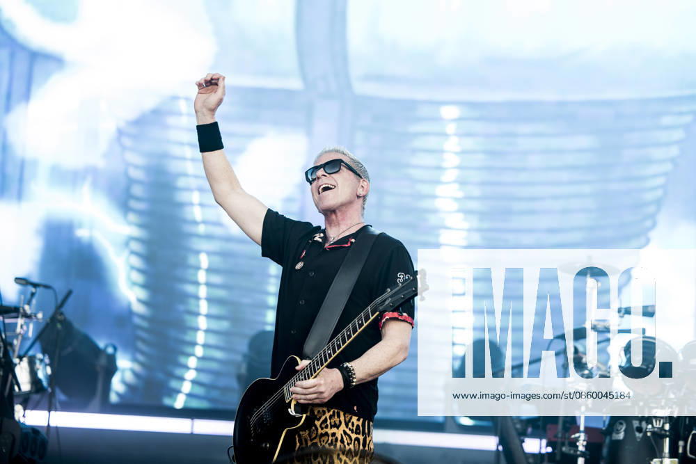The Offspring live at Tinderbox 2026 Odense, Denmark. 26th, June 2026. The American rock band The Offspring performs a live concert during the Danish music festival Tinderbox 2026 in Odense. Here singer and guitarist Dexter Holland is seen live on stage. Denmark, Odense