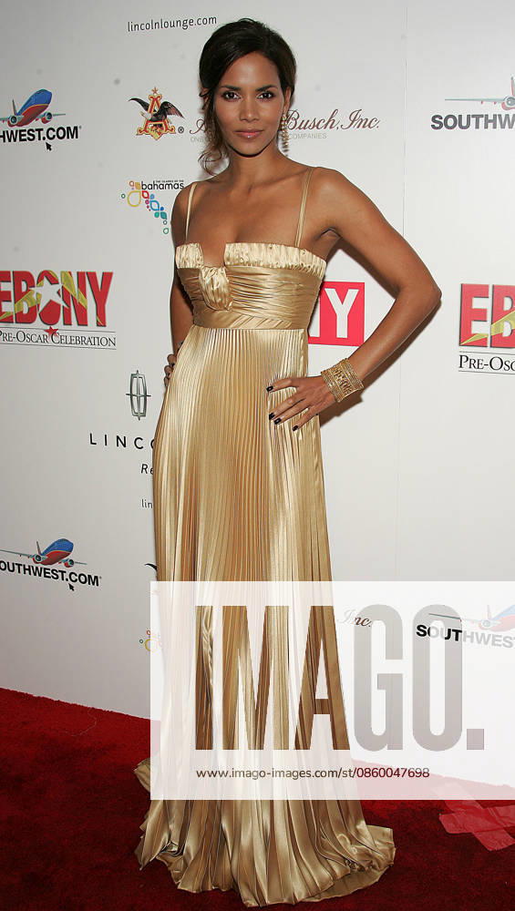 Ebony s Pre-Oscar Celebration - Take 3 Feb 22, 2007 - Hollywood, CA, USA - Actress HALLE BERRY during arrivals at Ebony s Pre-Oscar Celebration - Take 3 held at Jim Henson Studios in Hollywood, CA.