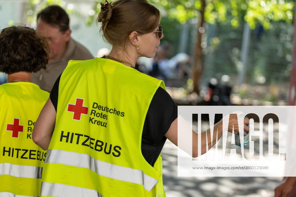 Record Heat in Stuttgart: DRK Heat Bus in Continuous Operation. The German Weather Service (DWD) has issued an official heat warning as thermometers in Stuttgart climb to record highs. To