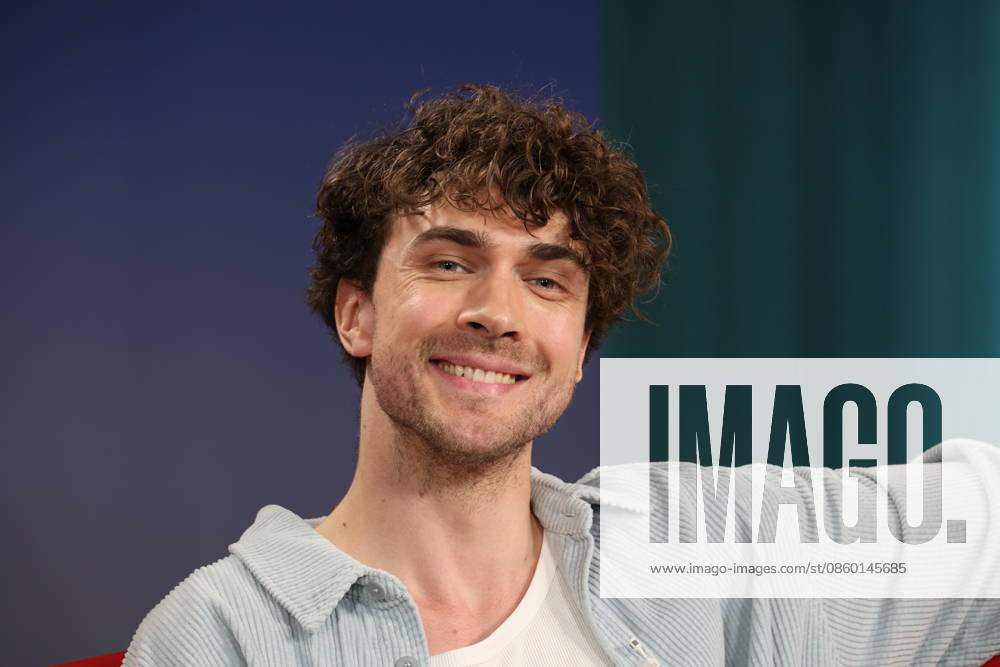 Timon Krause, mentalist, author, mind reader, and hypnotist, appeared as a guest on the television show *DAS Rote Sofa*, a live talk show produced by Norddeutscher Rundfunk (NDR); photo op on June 26, 2026, at the NDR television studio in Hamburg-Lokstedt