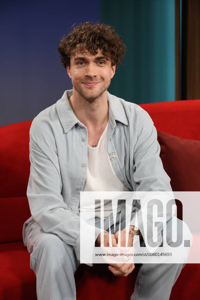 Timon Krause, mentalist, author, mind reader, and hypnotist, appeared as a guest on the television show *DAS Rote Sofa*, a live talk show produced by Norddeutscher Rundfunk (NDR); photo op on June 26, 2026, at the NDR television studio in Hamburg-Lokstedt