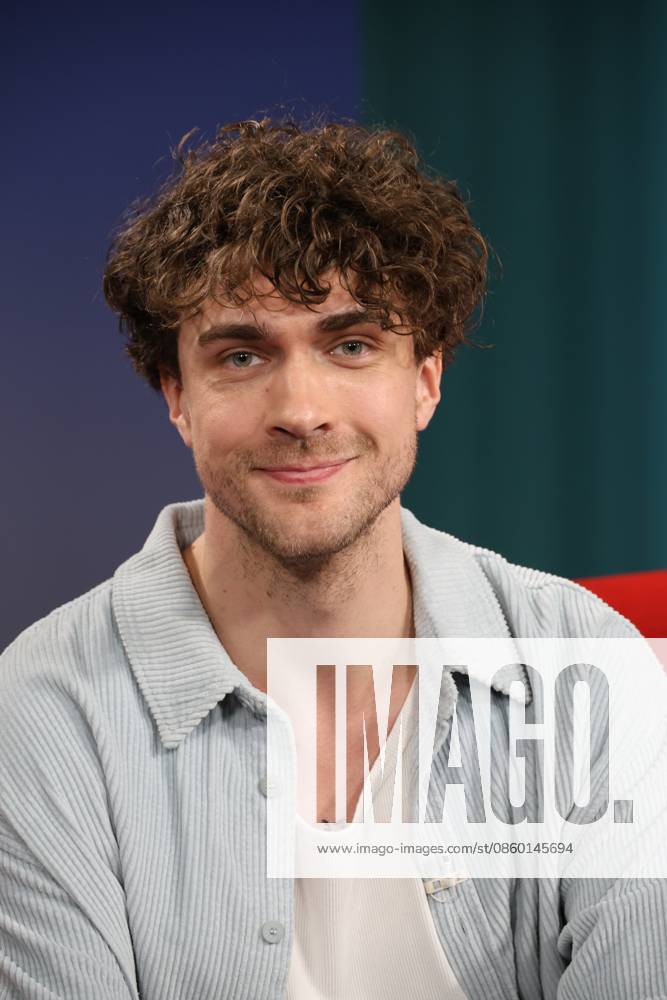 Timon Krause, mentalist, author, mind reader, and hypnotist, appeared as a guest on the television show *DAS Rote Sofa*, a live talk show produced by Norddeutscher Rundfunk (NDR); photo op on June 26, 2026, at the NDR television studio in Hamburg-Lokstedt