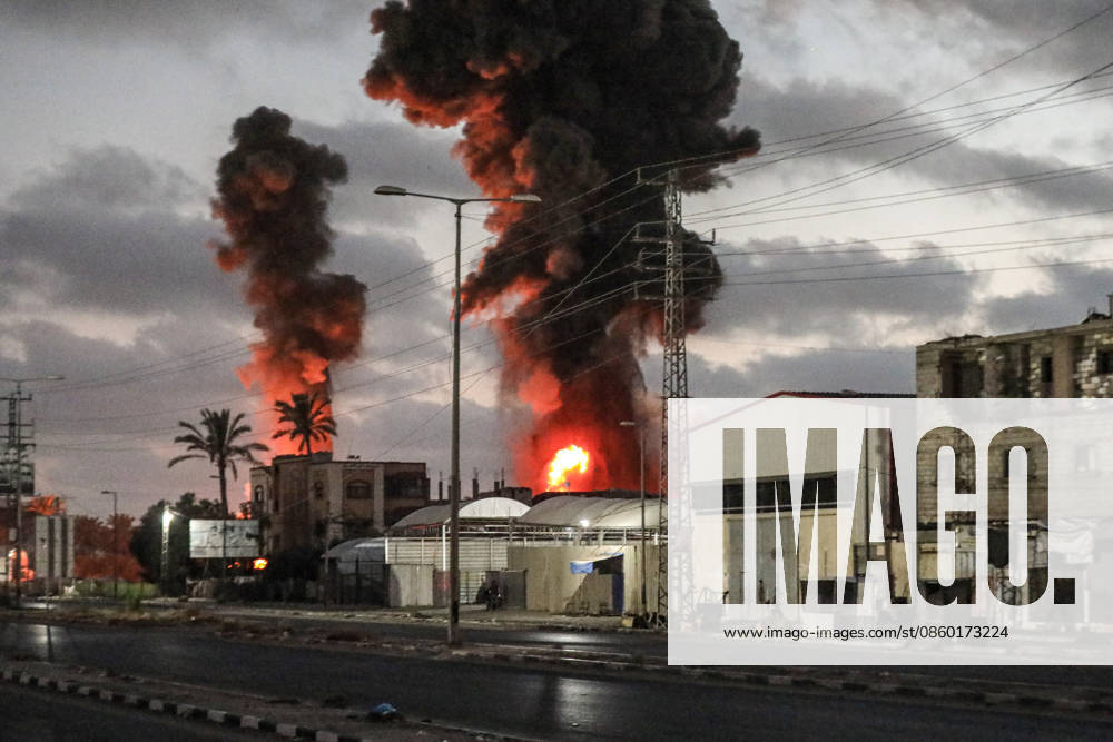 Israeli attacks continue on Gaza despite ceasefire DEIR AL-BALAH, GAZA, PALESTINE - JUNE 27: Smoke rises from agricultural land in Deir al-Balah, Gaza, Palestine following an Israeli strike, described as a violation of the ceasefire, on June 27, 2026. Moiz Salhi Anadolu Deir al-Balah Gaza. Editorial use only. Please get in touch for any other usage.