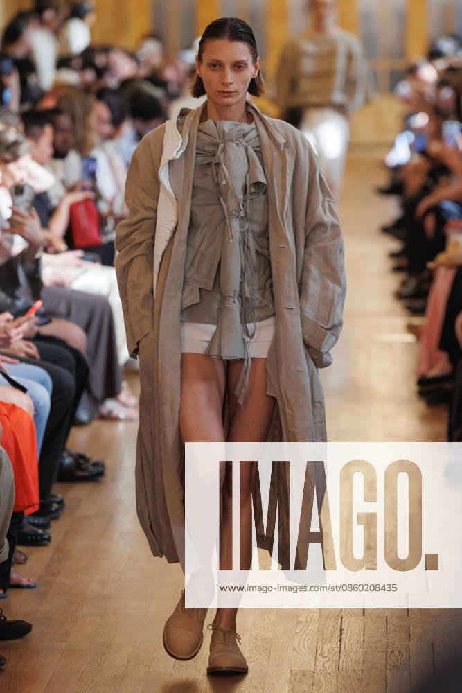 Hed Mayner Men s Spring Summer 2027 Fashion Show: Model walking the runway during the Hed Mayner men s ready-to-wear Spring Summer 2027 fashion show at Paris Fashion Week 457709 June 27, 2026