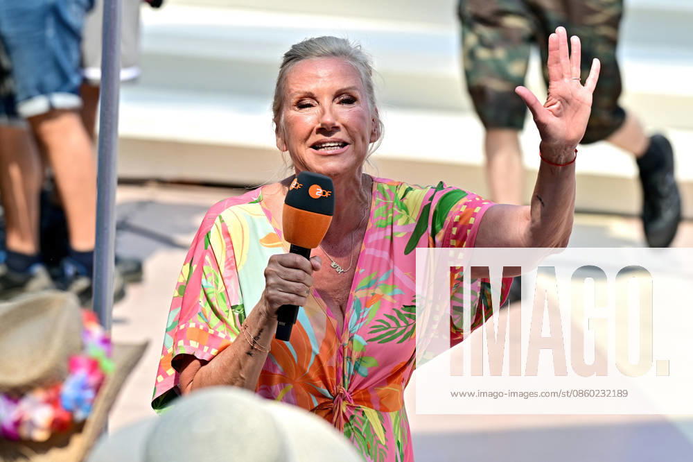 ZDF Fernsehgarten : TV host Andrea Kiwi Kiewel during the ZDF entertainment show Fernsehgarten on June 28, 2026, in Mainz 20260628MWI130927