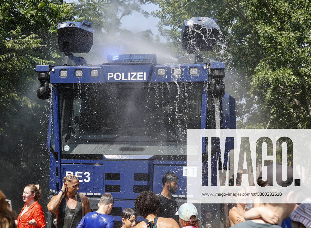 Water, Water! Berlin Suffers from the Heat To help people cool off a bit, the Berlin police are deploying water cannons. In Gleisdreieck Park, visitors are enjoying the fine mist—a brief respite from the heat wave— Berlin, June 28, 2026 Berlin, Berlin, Germany