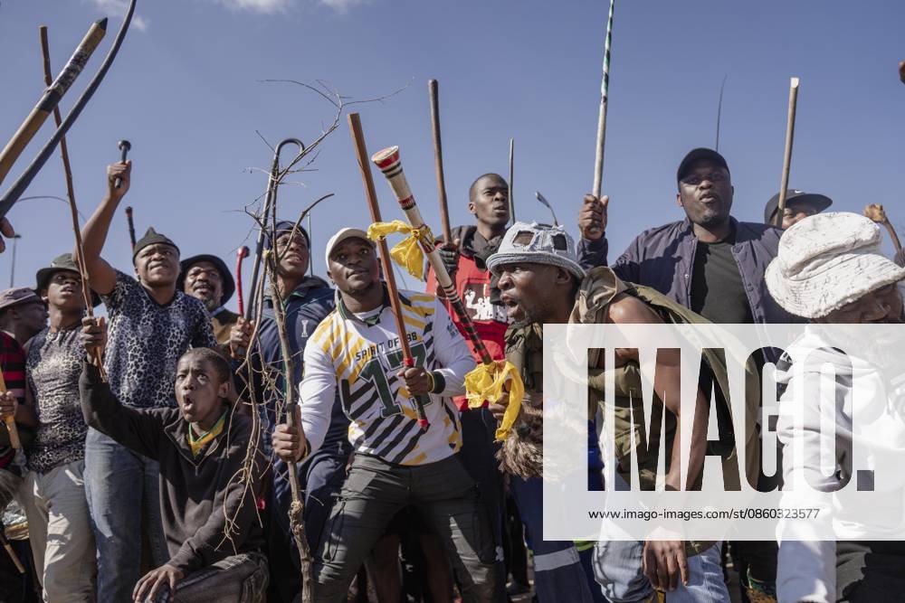Anti-immigrant demonstrations continue in South Africa SOWETO, SOUTH AFRICA - JUNE 29: Hundreds of people gather to protest irregular migrants and called on the government to deport undocumented immigrants in Soweto, in South Africa s Johannesburg province, on June 29, 2026. Anti-immigrant demonstrations are being held across South Africa as growing pressure on foreign nationals in recent months has brought migration, unemployment and security issues back into the national spotlight. Ihsaan Haffejee Anadolu Soweto South Africa. Editorial use only. Please get in touch for any other usage.