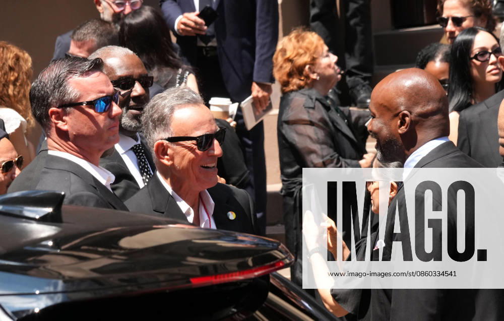 BRUCE SPRINGSTEEN exits the Clive Davis Funeral.Central Synagogue, NYC.June 29, 2026. . Clive Davis Funeral.Central Synagogue, NYC.June 29, 2026. New York USA - ZUMAms4_ 20260629_faf_ms4_003