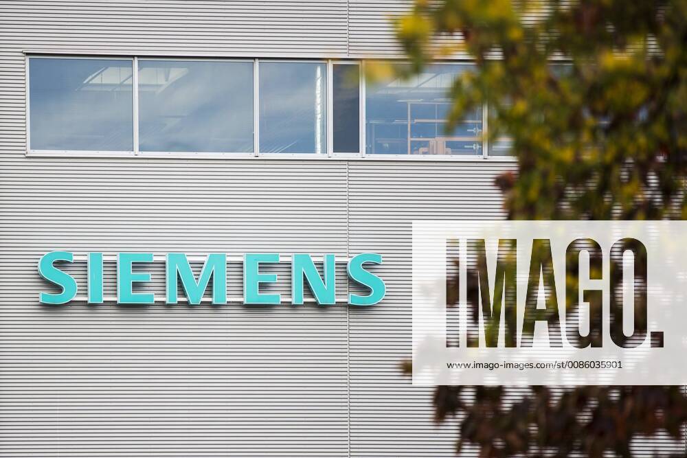 Lettering of the company Siemens recorded at the steam turbine plant in Goerlitz 15 10 2018 Goerlitz Germany