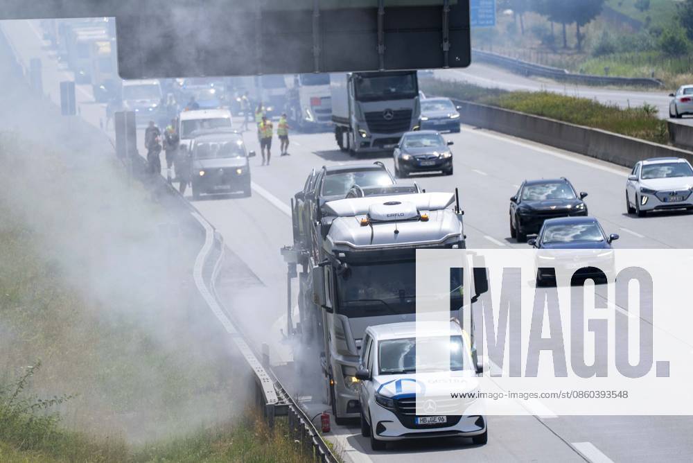 Heroic Efforts by Several Police Officers on the A 8 Near Odelzhausen After a tire on a truck burst, the embankment caught fire and the truck it