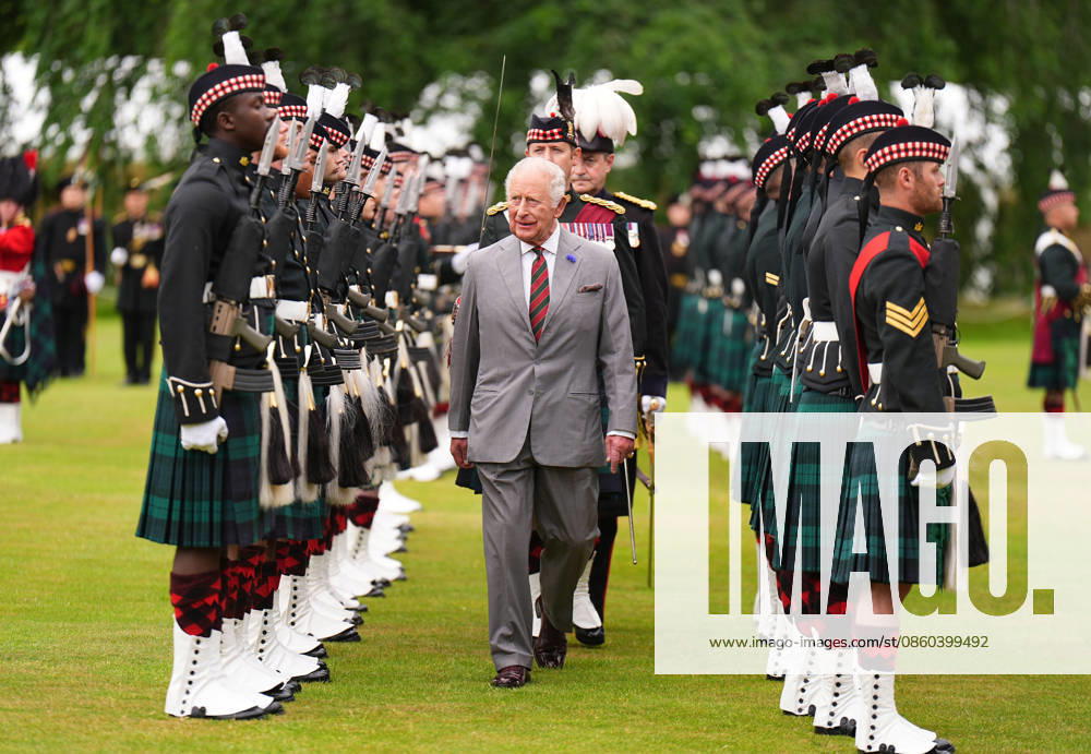 King visits Scotland for Holyrood Week King Charles III inspects the guard of honour, Balaklava Company, 5th Battalion, the Royal Regiment of Scotland during the Ceremony of the Keys in the gardens of the Palace of Holyroodhouse in Edinburgh, as part of the King s visit to Scotland for Holyrood Week. Picture date: Tuesday June 30, 2026., Credit:Aaron Chown PA ROTA - B68 Avalon UK, Edinburgh