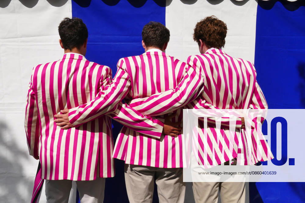 Henley Royal Regatta Fashion Day 1 People arrive in their finery in the sunshine on the first day of the event. The 2026 Henley Royal Regatta takes place from Tuesday 30th June to Sunday 5th July 2026. This historic, six-day head-to-head knockout rowing competition is held on the River Thames in Henley on Thames. It stands as the absolute pinnacle of the international and British summer military, student, and club rowing calendars., Credit:Geoffrey Swaine Geoff Swaine - B4563 Avalon UK, Oxfordshire, Henley on Thames