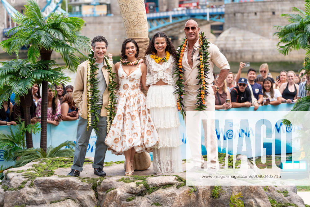 Entertainment Themen der Woche KW27 Thomas Kail, Auli i Cravalho, Catherine Laga aia and Dwayne Johnson attend the launch of the Moana Experience at Potters Fields Park in London, England on June 30, 2026 LONDON, ENGLAND - JUNE 30: Thomas Kail, Auli i Cravalho, Catherine Laga aia and Dwayne Johnson attend the launch of the Moana Experience at Potters Fields Park in London, England on June 30, 2026, Credit:Pupat Chenaksara Avalon United Kingdom, London, Potters Fields Park