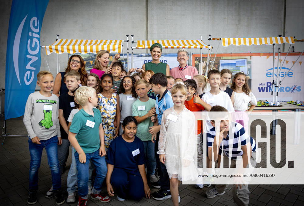 Lelystad Queen Maxima with children of the basisschool de Windroos attended the opening of the battery park at the Maxima power plant of energy company Engie, one of the most modern in Europe, recently converted to run on hydrogen as a supplementary fuel, and supplies electricity to nearly two million households in Lelystad. Â