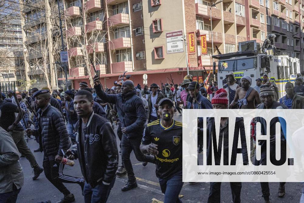 Anti-immigrant demonstrations continue in South Africa JOHANNESBURG, SOUTH AFRICA - JUNE 30: Hundreds of people gather to protest irregular migrants and call on the government to deport undocumented immigrants in Johannesburg, South Africa on June 30, 2026. Anti-immigrant demonstrations are being held across South Africa as growing pressure on foreign nationals in recent months has brought migration, unemployment and security issues back into the national spotlight. Ihsaan Haffejee Anadolu Johannesburg South Africa. Editorial use only. Please get in touch for any other usage.
