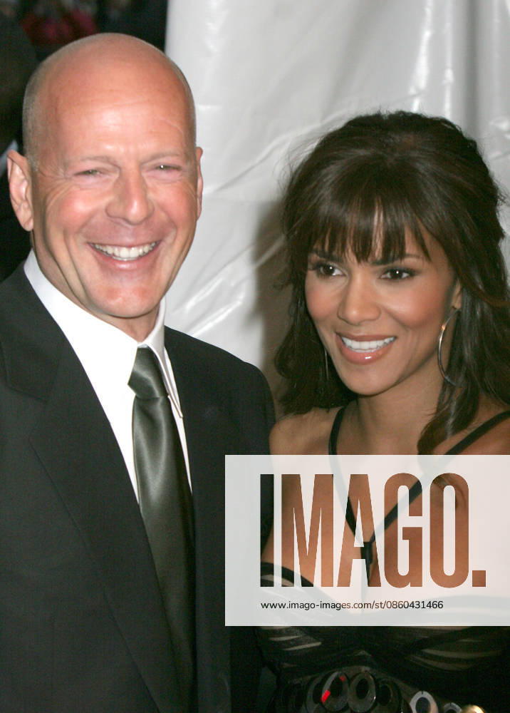 PERFECT STRANGER PREMIERE, 041007 April 10 2007, New York CityBruce Willis and Halle Berry arriving at the premiere of Perfect Stranger at the Ziegfeld Theatre in midtown Manhattan.