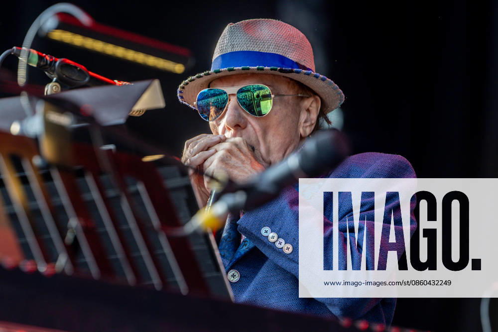 Van Morrison Concert at Noches del Botánico in Madrid. THESE PHOTOGRAPHS MAY BE USED SOLELY FOR INFORMATIONAL AND EDITORIAL PURPOSES AND ONLY IN DIRECT CONNECTION WITH THE EVENT THAT GAVE RISE TO THEM. THE AUTHORIZATION GRANTED FOR THEIR PUBLICATION BY EXILE PRODUCTIONS LIMITED IS VALID FOR SIX MONTHS, THEREFORE, AFTER THIS PERIOD, YOU MUST DELETE THE PHOTOGRAPHS AND NOT USE THEM AGAIN. Singer, songwriter, and musician Van Morrison performs during his concert at Noches del Botánico in Madrid, at the Alfonso XIII Royal Botanical Garden, on June 30, 2026, in Madrid, Spain. June 30, 2026, Madrid, Spain