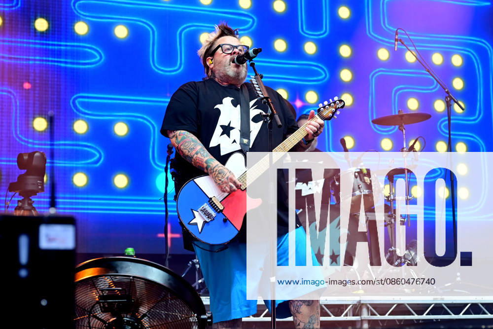 Bowling For Soup performing in Halifax Bowling For Soup performing at The Piece Hall in Halifax Featuring: Jaret Reddick Where: Halifax, United Kingdom When: 30 Jun 2026 Credit: Graham Finney WENN Halifax United Kingdom