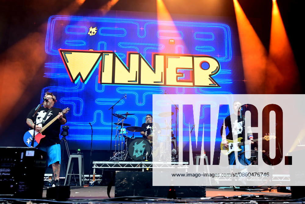 Bowling For Soup performing in Halifax Bowling For Soup performing at The Piece Hall in Halifax Featuring: Jaret Reddick, Gary Wiseman, Rob Felicetti Where: Halifax, United Kingdom When: 30 Jun 2026 Credit: Graham Finney WENN Halifax United Kingdom