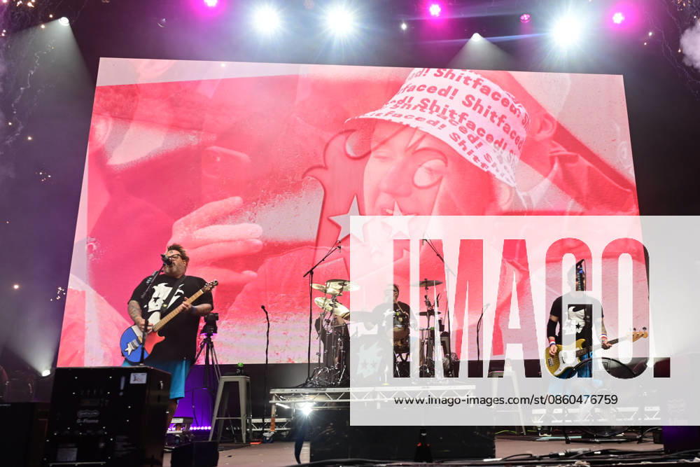Bowling For Soup performing in Halifax Bowling For Soup performing at The Piece Hall in Halifax Featuring: Jaret Reddick, Gary Wiseman, Rob Felicetti Where: Halifax, United Kingdom When: 30 Jun 2026 Credit: Graham Finney WENN Halifax United Kingdom