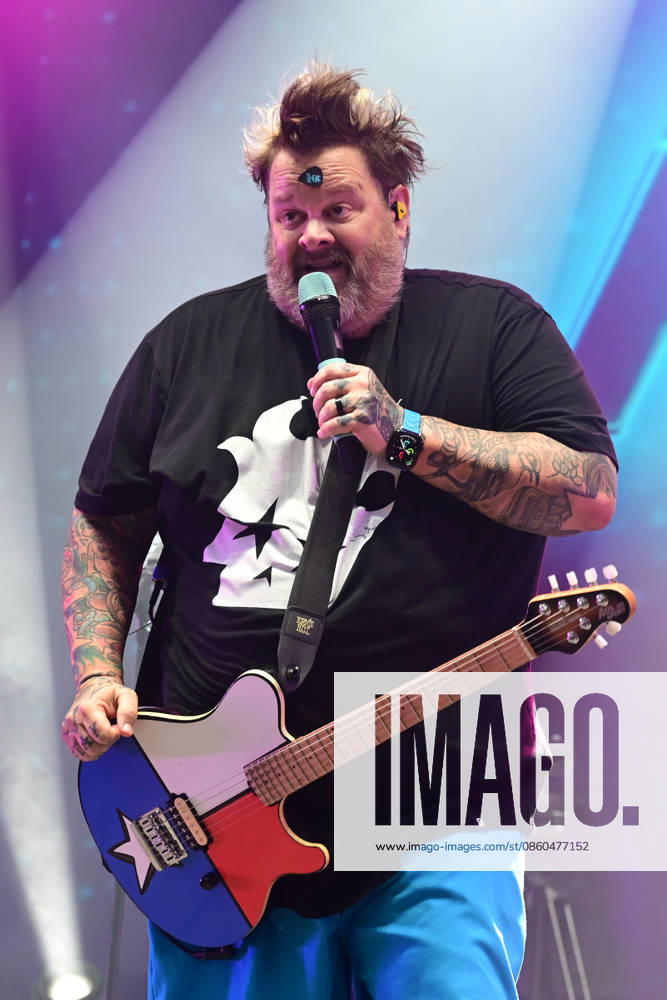 Bowling For Soup performing in Halifax Bowling For Soup performing at The Piece Hall in Halifax Featuring: Jaret Reddick Where: Halifax, United Kingdom When: 30 Jun 2026 Credit: Graham Finney WENN Halifax United Kingdom
