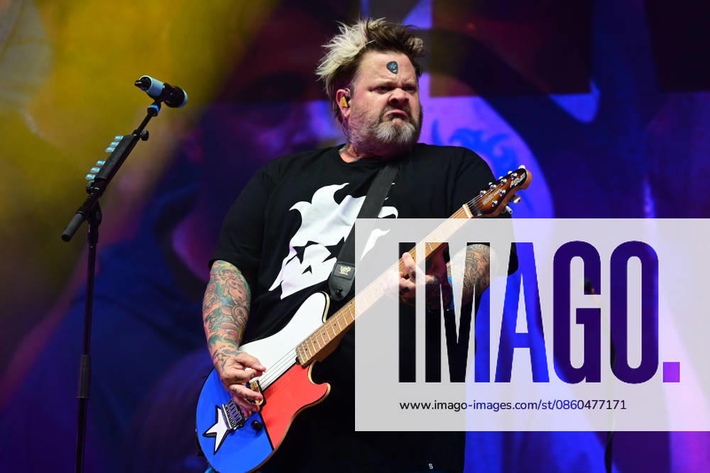 Bowling For Soup performing in Halifax Bowling For Soup performing at The Piece Hall in Halifax Featuring: Jaret Reddick Where: Halifax, United Kingdom When: 30 Jun 2026 Credit: Graham Finney WENN Halifax United Kingdom